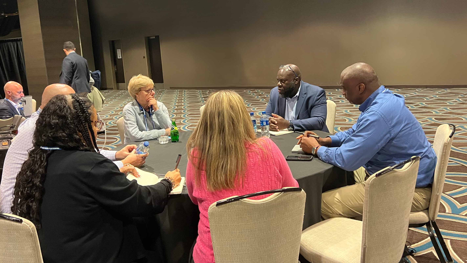 A group of APTA attendees sit around a table having a discussion
