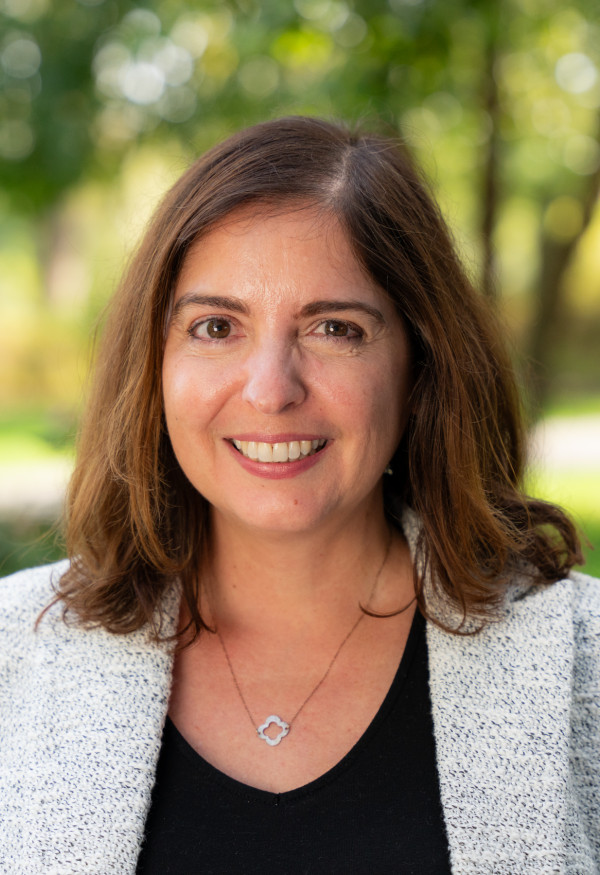 Angela Valenti headshot