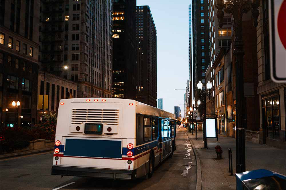 Image of an older bus in downtown chicago