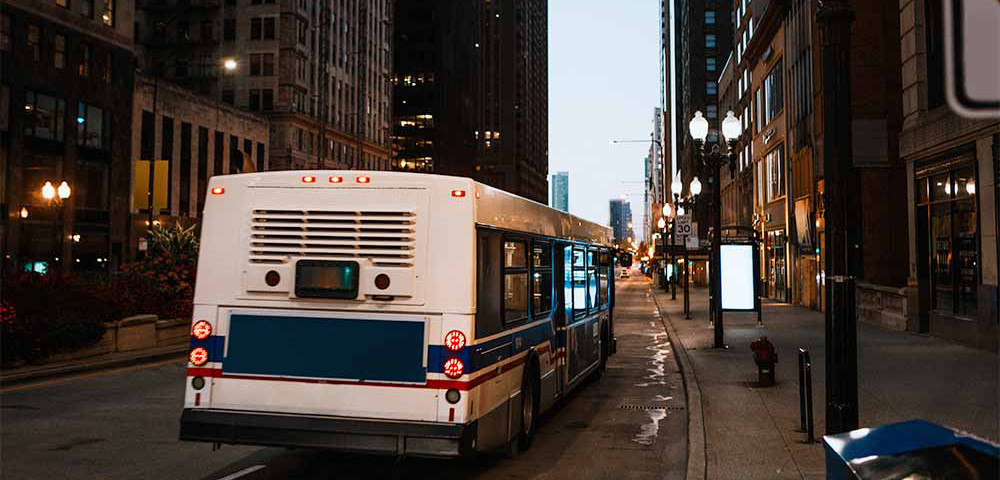 Image of an older bus in downtown chicago